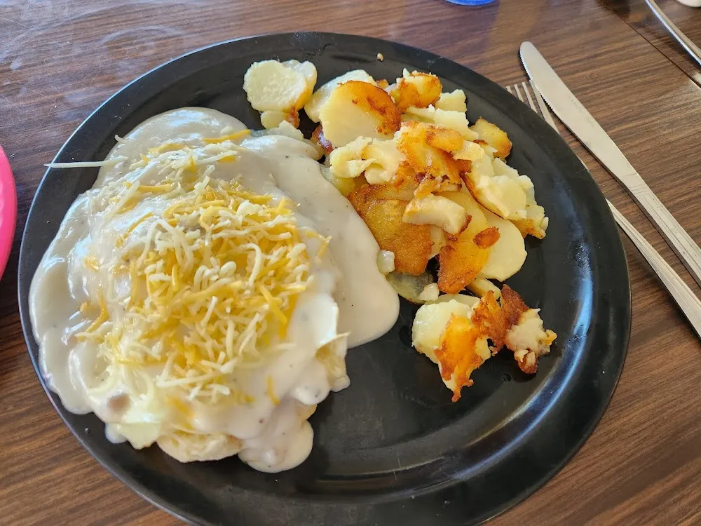 Sissy Biscuit w Homefries